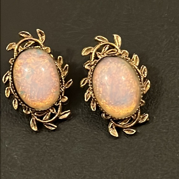 Vintage Gold Plated & Opal Glass Cabochon Set in Vines Clip Ons Earrings - Picture 6 of 7